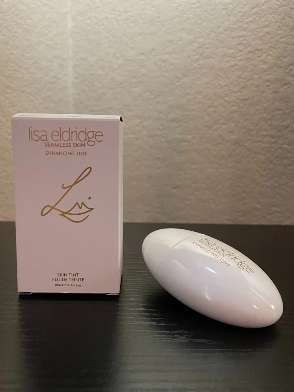 Lisa Eldridge Seamless Skin Tint Shade T6 - Picture 1 of 3